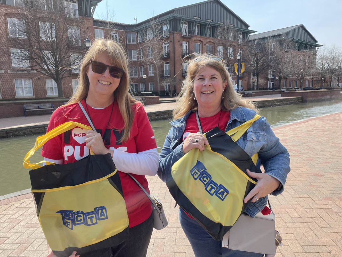 FCPS_SWilson's tweet photo. Celebrated Read Across America week by handing out free books to the children of Frederick with @MyFCTA @LorieDorough @PrincipalRfcps @CMESLions @FCPS_CMES_AP https://t.co/vgSEtw58jo