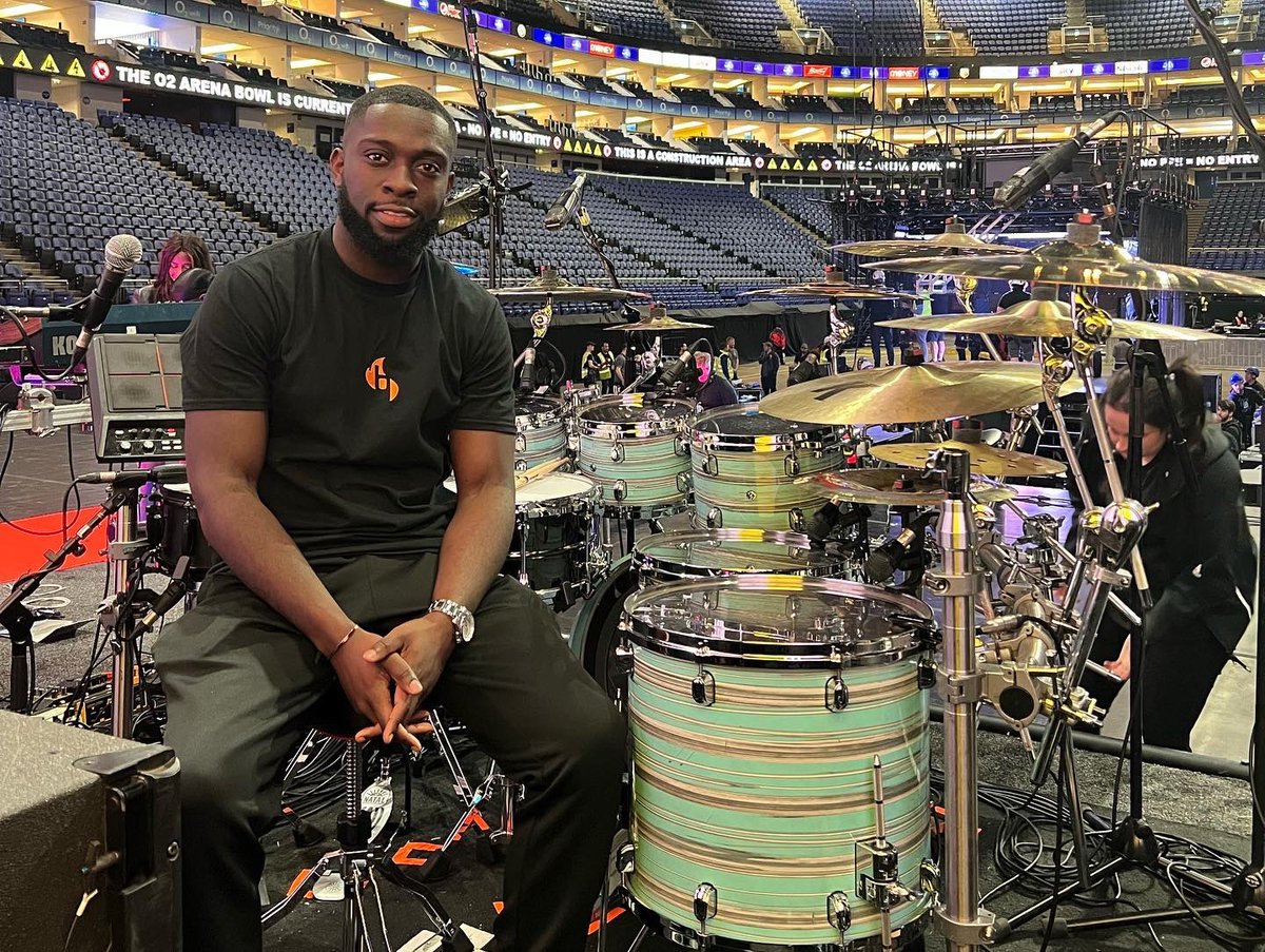 officialleoba's tweet image. Davido's concert is gotta be the littest 🔥 

#Davido𓃵 #DavidoattheO2 Chioma Davido #