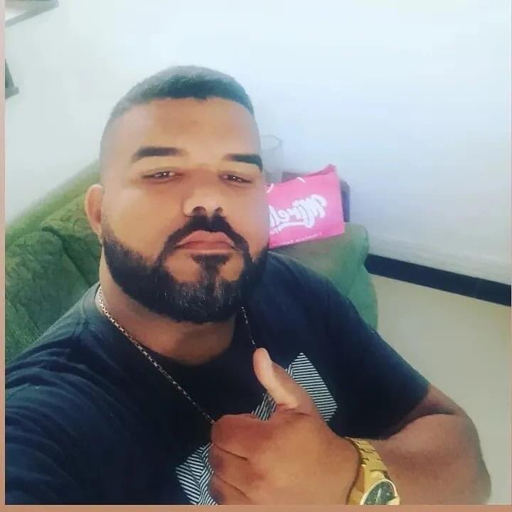 Fooxzada's tweet photo. “NATHAN LOBATO” tomar vergonha nessa cara e pagar meu dinheiro!!! 
Me bloquear ou fingir que não vê minhas ligações e mensagens NÃO VAI PAGAR SUA DÍVIDA!!!!
35 anos na lata praticando essas molecagens é foda!!! 
Ainda não aprendeu a ser homem? 

MOLEQUE!! https://t.co/SckNYEGdFO
