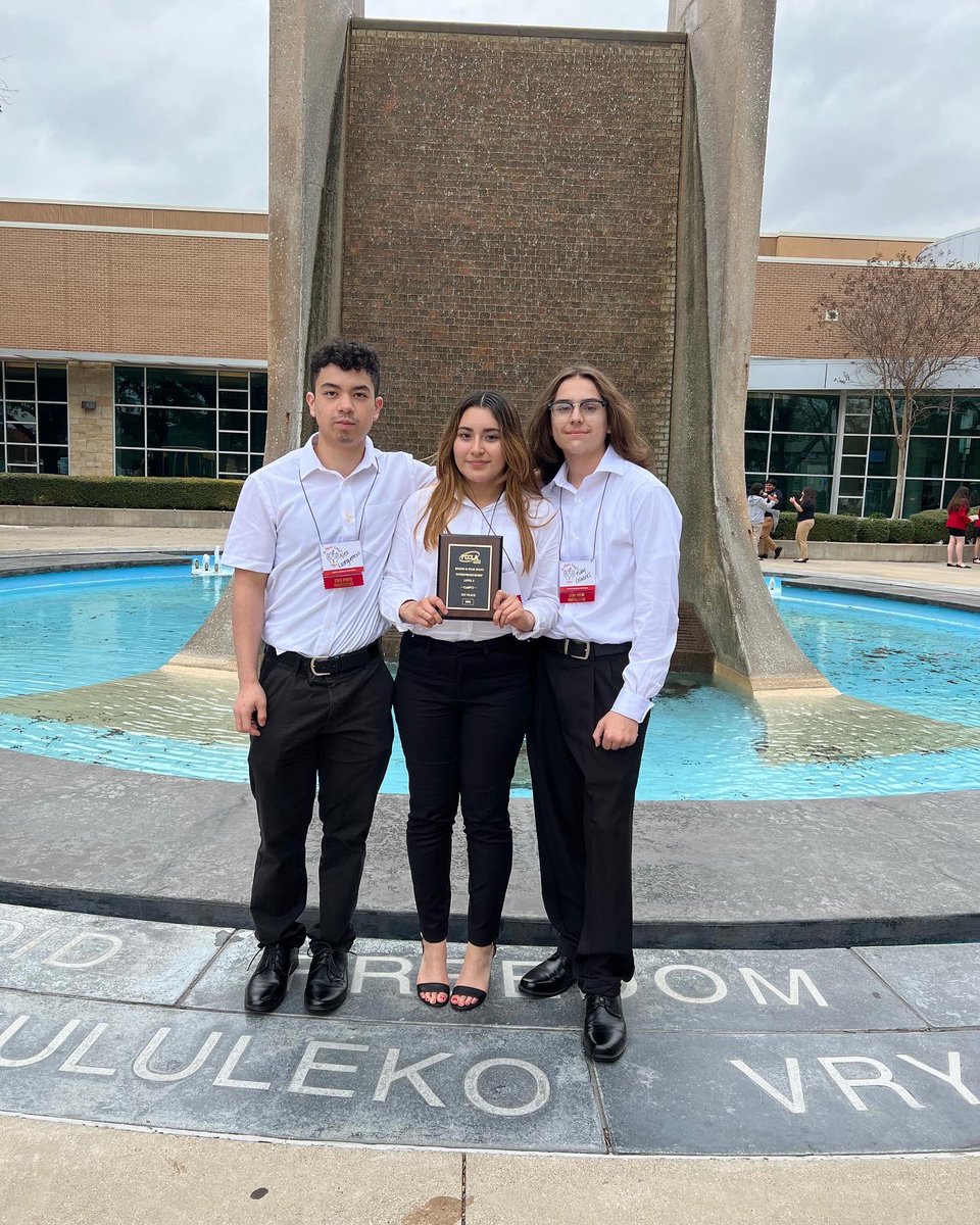 CTE_Bears's tweet photo. 🚨🚨STATE BOUND!!🚨🚨 Brewer FCCLA students competed in Waco this weekend and came up BIG!  Congratulations to all students who advanced to STATE!  

Culinary Arts: 
2nd place Aliyah Becerra, 
3rd place Josiah Lewing 
6th Caleb Scott. 

1/2 https://t.co/G7ZB7ijWqL