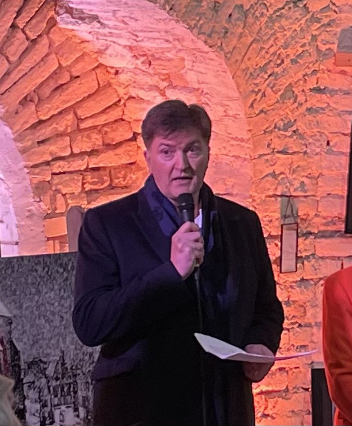 sebastienstorck's tweet photo. Vernissage de l’exposition internationale des beaux-arts de @NeufBrisach "L'Art Bâtit des Ponts" aux côtés de la ministre @KlinkertBrigitt, du maire de Colmar @ericstraumann et du député @YvesHemedinger.

Bâtissons ensemble des ponts entre les peuples pour préserver la paix. https://t.co/50C1Vge4Aj