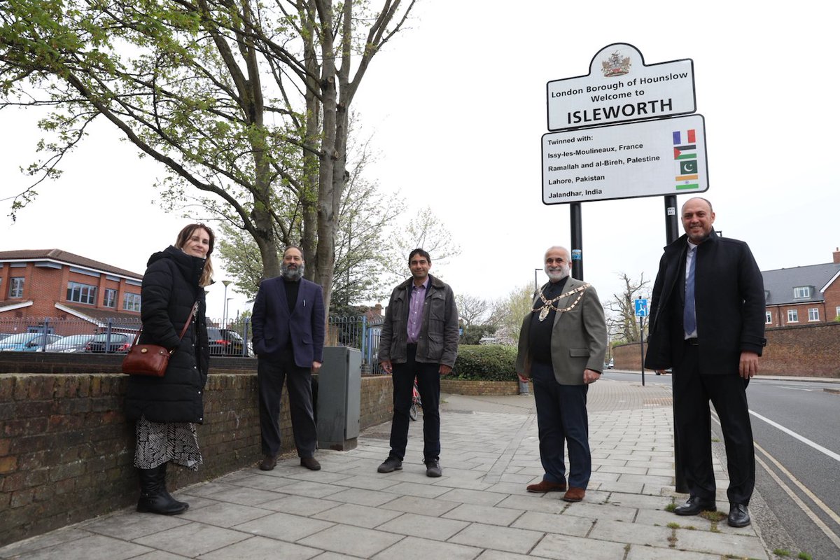 tonylouki's tweet photo. The @LBofHounslow, #Ramallah and #ElBireh, twinned in 1988. Covid kiboshed planned events but not online with @HounslowC and your #Rotary. As #55thMayor we marked our relationships at some entry points; us here, with #Isleworth councillors and Aun Qurashi, Twinning Sec 28.4.2021. https://t.co/QkDJZossmQ