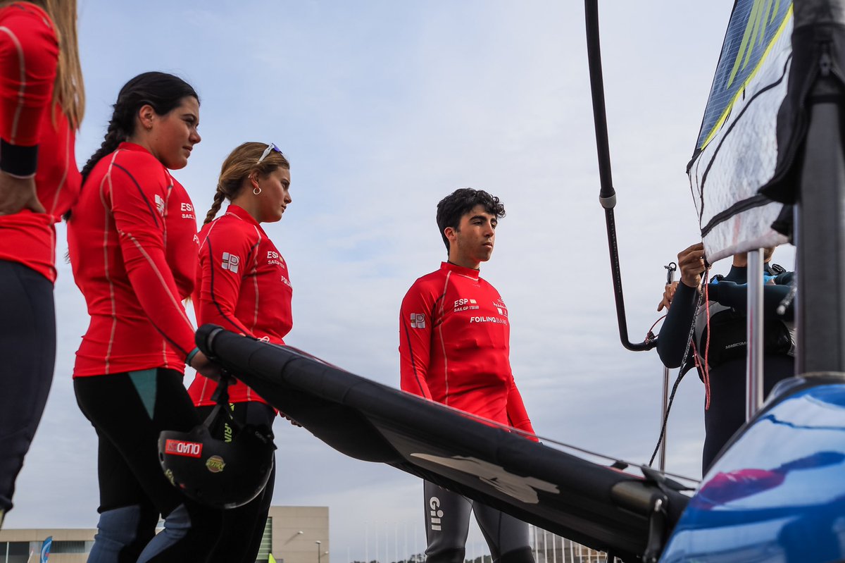 SailGPESP's tweet photo. Primer día de #TrainingCamp en @Puertosherry donde hemos empezado el día volando con @the_waszp y lo hemos terminado con un Meet & Greet con @JordiXammar 🚀
Mañana más!
#FoilingBase #SGPInspire #RaceForTheFuture https://t.co/8rWmmvqMUT