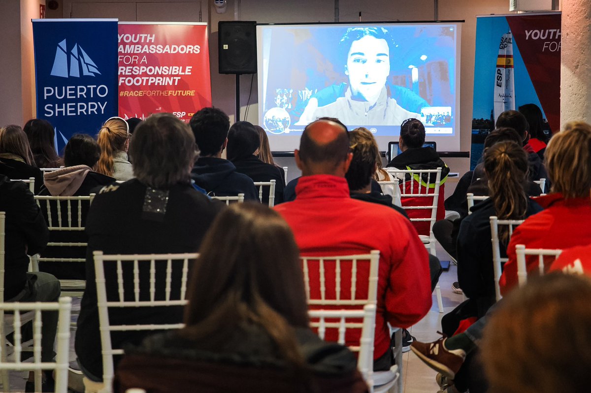 SailGPESP's tweet photo. Primer día de #TrainingCamp en @Puertosherry donde hemos empezado el día volando con @the_waszp y lo hemos terminado con un Meet & Greet con @JordiXammar 🚀
Mañana más!
#FoilingBase #SGPInspire #RaceForTheFuture https://t.co/8rWmmvqMUT