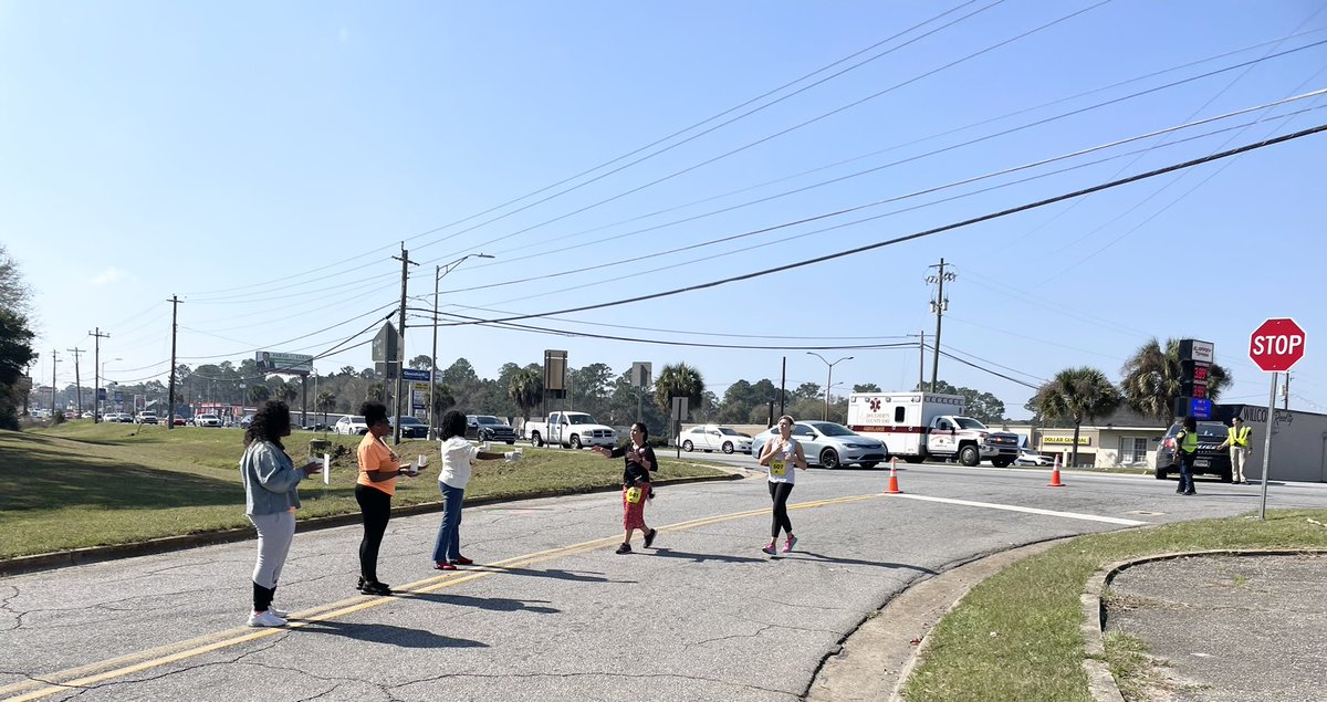 UnitedWaySWGA's tweet photo. WELL DONE to all who took part in the Snickers Marathon &amp; Half Marathon! We cheered our heart &amp; soles 👟 out volunteering at the Mile 9/Mile 22 Water Station! Thanks to our volunteers that kept this race in sprint condition. 🥇🏃‍♂️🏃‍♀️ #RunForASnickers #LiveUnited #VolunteerAlbany https://t.co/aNt3konq7Y