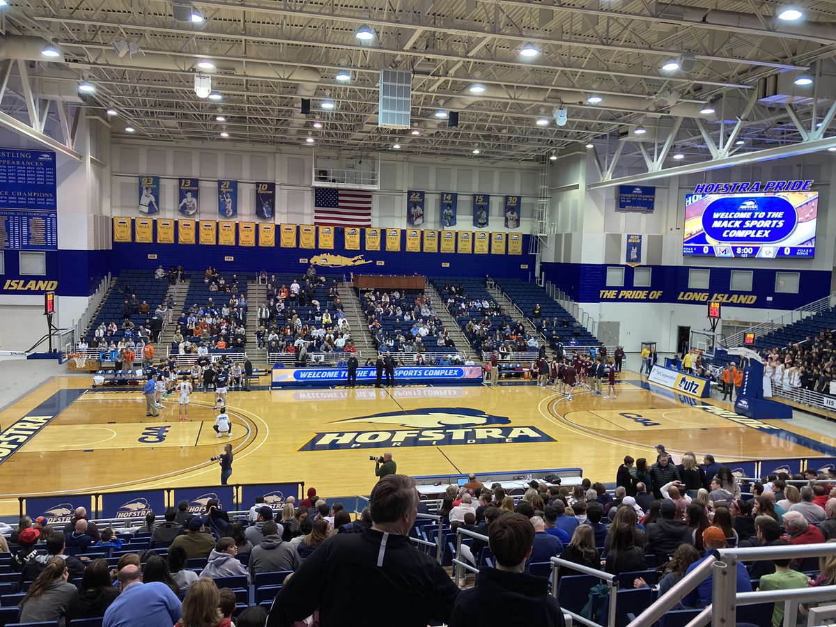 ScoopWT's tweet photo. Here at Hofstra University covering the Nassau County Championship game between Garden City and Manhasset. Will be providing live updates. I love my job! #ScoopThereItIs https://t.co/rnMJUqsRwH