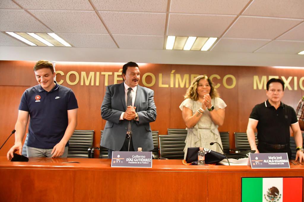 maryjosealcala's tweet photo. Un gusto inaugurar hoy en el @COM_Mexico el Curso de Entrenadores de @FEMELA_AC y @FemelaOlympic con el apoyo de #SolidaridadOlímpica, gran trabajo de @memo_daz en la formación de entrenadores y jóvenes luchadores en nuestro país. ¡Éxito a los más de 40 participantes! https://t.co/MqilMp4b8q