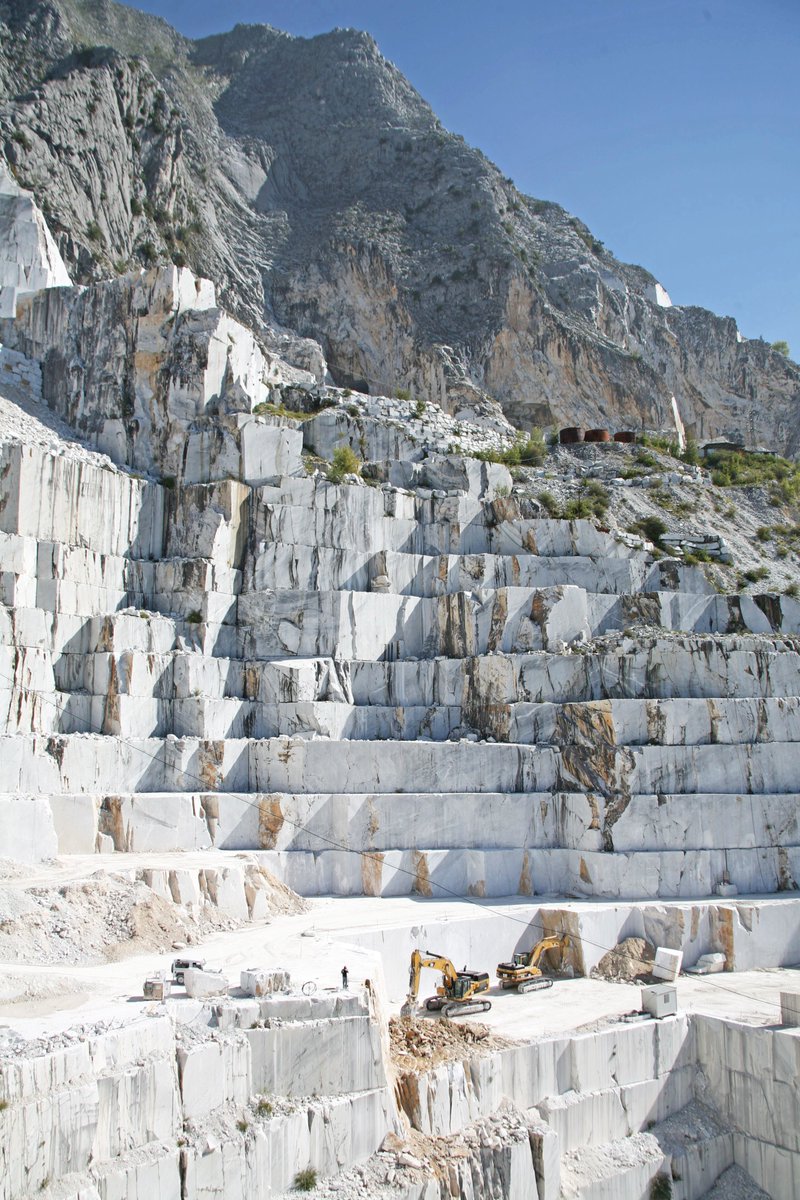OptimoPrincipi's tweet photo. The huge marble quarries of Carrara, Italy were first opened by the Romans in the 2nd century BC, their highly prized stone used to create many of Rome's grandest monuments. They have since produced more marble than any other site on earth. Spot the diggers to see the epic scale! https://t.co/zM8hpytEd0