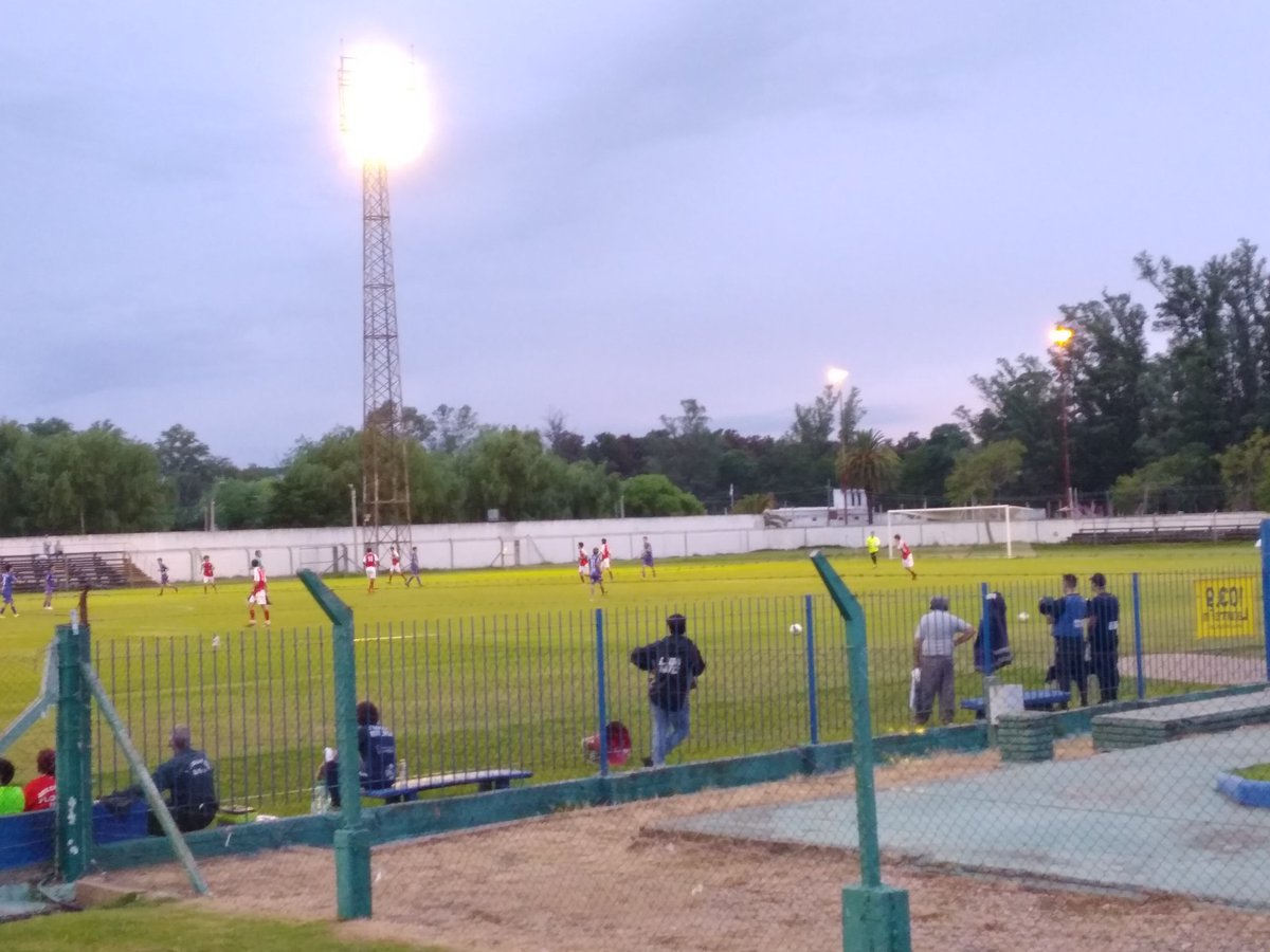 s_uliff's tweet photo. Desde el Martinez Monegal
Hoy la ROJITA y la ROJA
Vamo Florida Interior 
⚽️⚽️ https://t.co/ICyX0LBXhS
