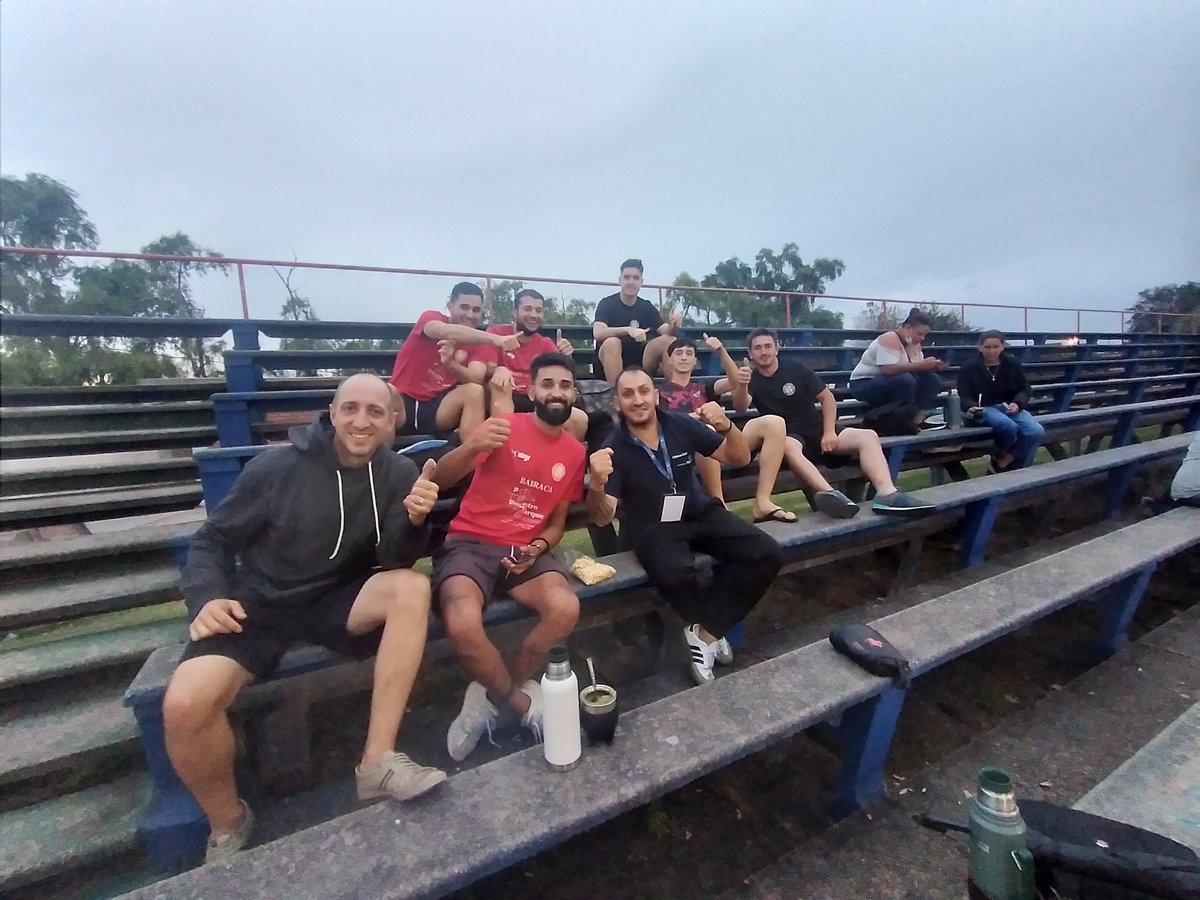 s_uliff's tweet photo. Desde el Martinez Monegal
Hoy la ROJITA y la ROJA
Vamo Florida Interior 
⚽️⚽️ https://t.co/ICyX0LBXhS