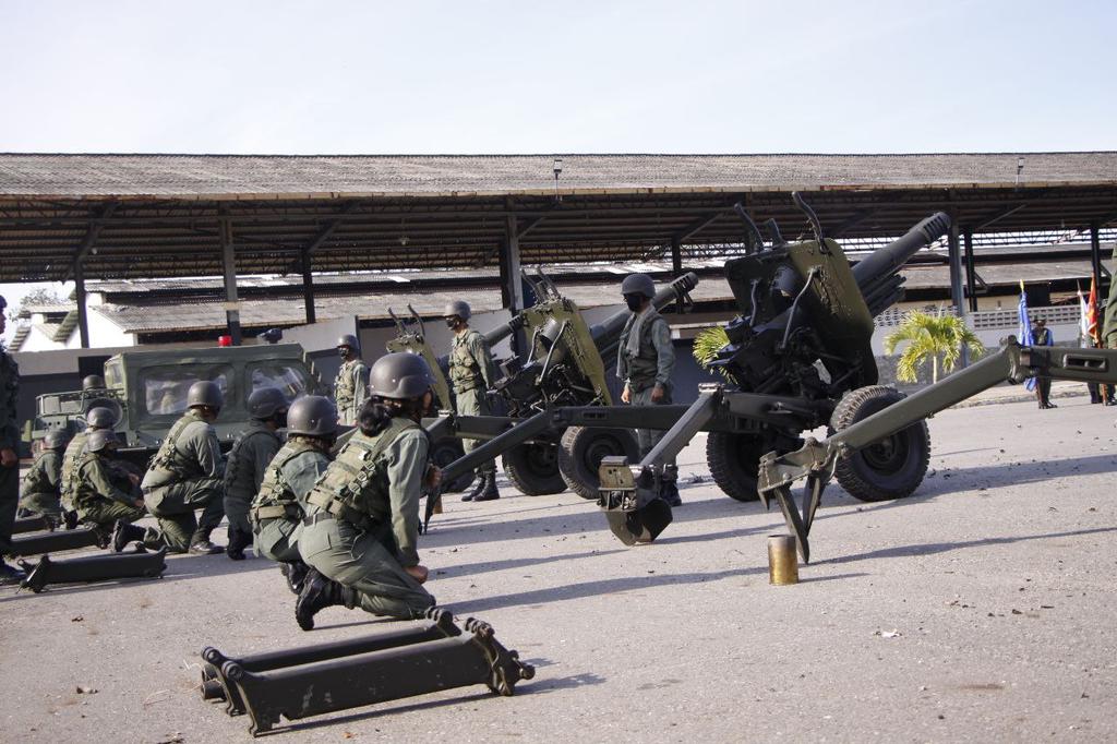 #5Mar Conmemorando el 9no aniversario de la siembra del Comandante Supremo Hugo Chávez, retumbaron los Obuses de la <a href="/AB_COMANDOIMB/">Infantería de Marina Bolivariana</a> con fuego de salvas de artillería en memoria del Líder Invicto de la Revolución Bolivariana <a href="/NicolasMaduro/">Nicolás Maduro</a>
<a href="/vladimirpadrino/">Vladimir Padrino L.</a> #ChavezSiempreInvicto
