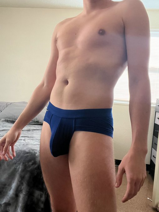 laundry day, no clothes https://t.co/LjjzI9k76Y