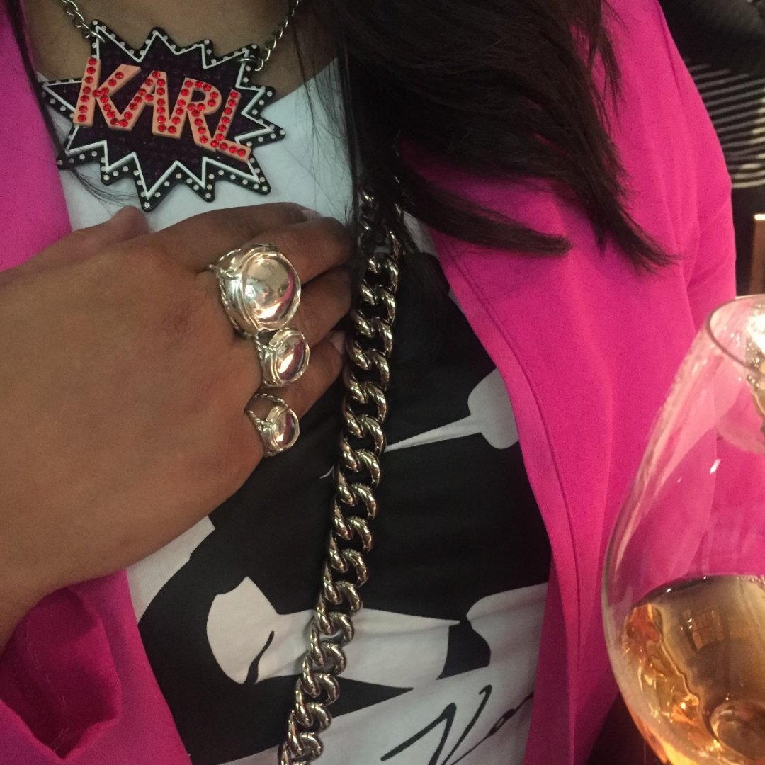 LauraLobdell's tweet photo. Hold your champers close to your heart !💓

#chinchin #lauralobdell #champers #heart #designerjewelry https://t.co/QCMVcgBtbE