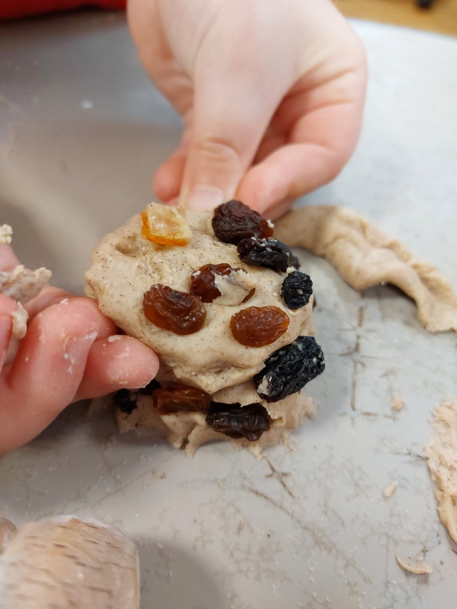 PentrerGraig's tweet photo. Dosbarth Stars - What a fun week we have had in Nursery celebrating Welsh Week and Dydd Gwyl Dewi! Building our muscles on the playdough table to roll and cut welsh cakes! #pgpstars #pgpphysical https://t.co/1qvxV4gbSq
