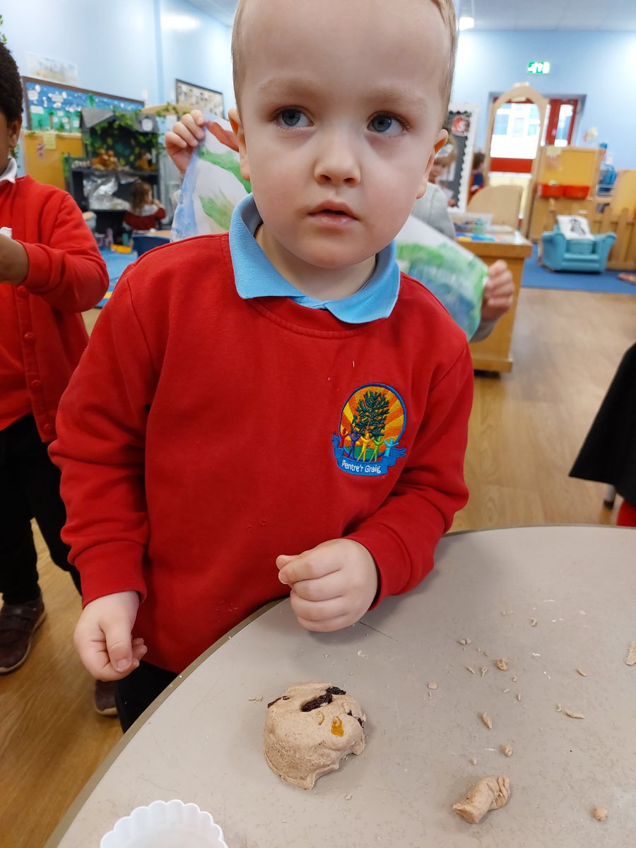PentrerGraig's tweet photo. Dosbarth Stars - What a fun week we have had in Nursery celebrating Welsh Week and Dydd Gwyl Dewi! Building our muscles on the playdough table to roll and cut welsh cakes! #pgpstars #pgpphysical https://t.co/1qvxV4gbSq
