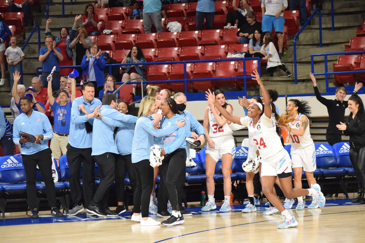LATechSports's tweet photo. 2022 C-USA WEST DIVISION CHAMPIONS🙌 

#EverLoyalBe https://t.co/cZ366w2mOn