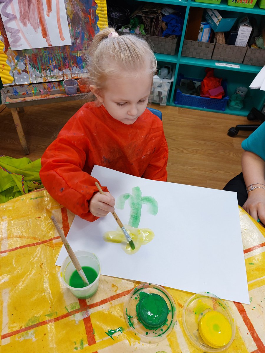PentrerGraig's tweet photo. Dosbarth Stars - What a fun week we have had in Nursery celebrating Welsh Week and Dydd Gwyl Dewi! scooping and mixing 'cawl' in the tuff tray - the whole classroom smelled of leek by the end of the day! Painting daffodils and Welsh dancing! #pgpstars #pgpphysical #pgpcreative https://t.co/bdQBTBLUQV
