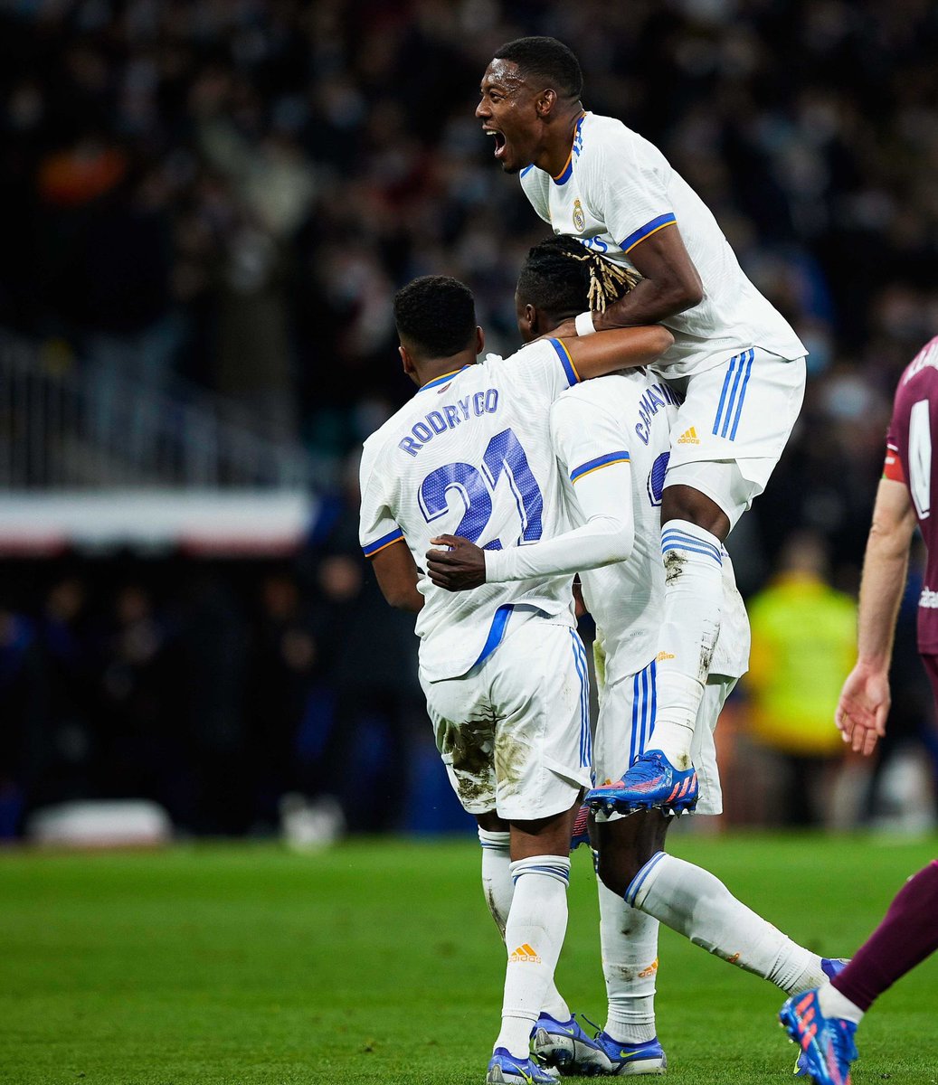 ActuFoot_'s tweet photo. Real Madrid ou PSG, vous voyez qui passer mercredi ? 🤔 https://t.co/UEtbNEwZrA