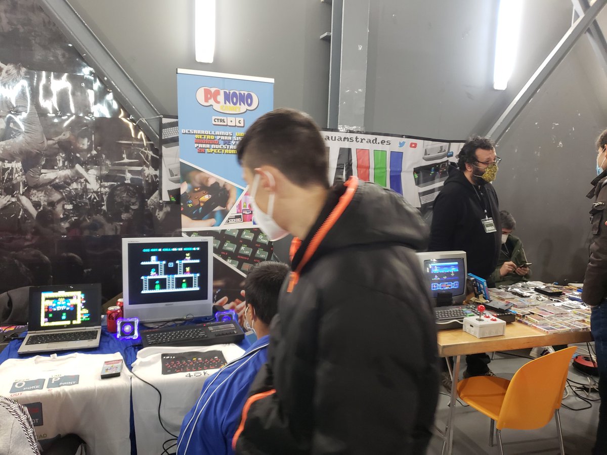 PCNONOGames's tweet photo. Jugando al #AdventureContinue y al #ZoomingSecretary en @retroparla LO FLIPAN!!! ☺😅 https://t.co/4w8dIBACf1
