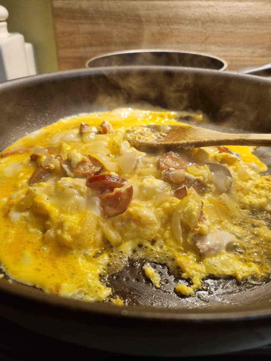 annie333333333's tweet photo. Sunday morning brunch #chorizo #eggs #googy #provolone #Breakfaststories https://t.co/FHhHlJhLVu