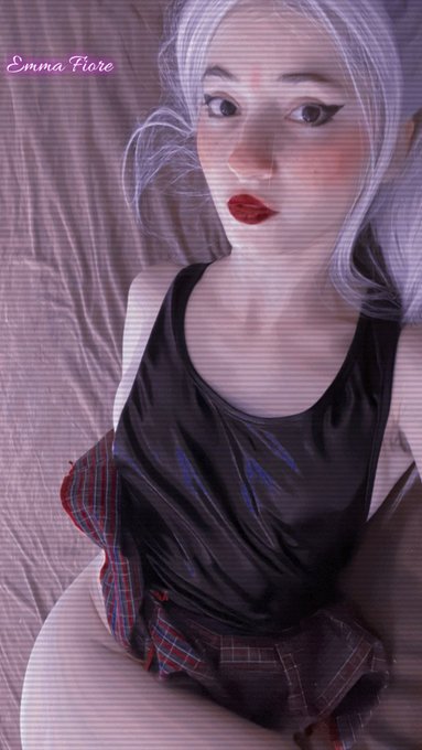 Le mando una nude al q se pague el combo de mcdonald xd https://t.co/cKH8wC4Ybi