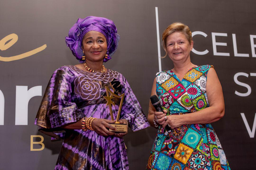 SheAwardsGambia's tweet photo. Fashion Icon of The Year Award goes to Ida Saine Conteh  🎉🎉🤩

Presented by Astrid Manneh, CEO of YOSH

#SheAwards220
#IWD2022 https://t.co/FPxOVy5DHk