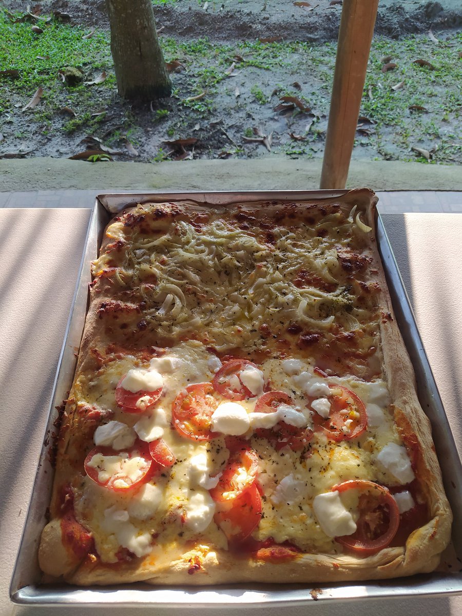 iWasEasy's tweet photo. Rallar queso es una mamera pero el resultado es una delicia 🥰🥰🥰 #Margarita #Fugazzetta https://t.co/bC6OhgcMlw