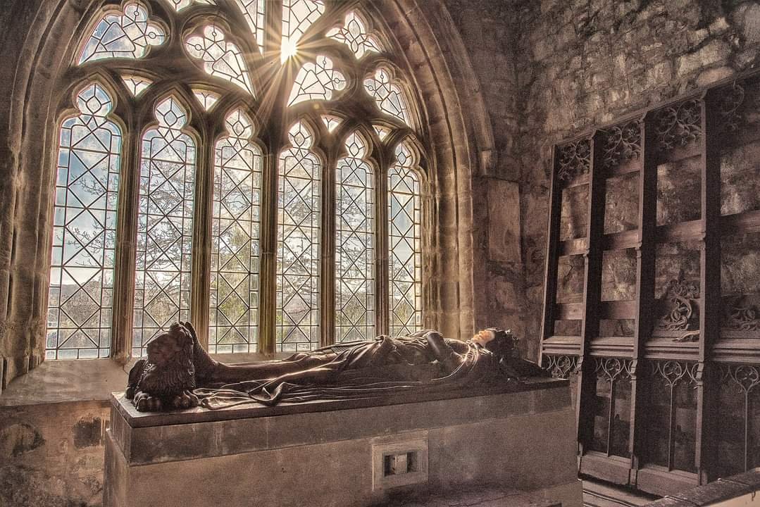 frances11016's tweet photo. @BridgetPrimary St Conan's Church today, Effigy of Robert the Bruce https://t.co/WLHGdwGO05