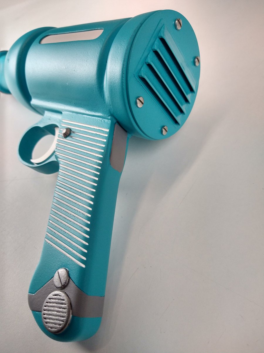 TheJimmySkene's tweet photo. I'm really proud of this latest piece I recently finished. This was my own design, inspired by @donttrythis &amp; @ryannagata, as well as my love of sci-fi blasters. https://t.co/riKzwM9wjb