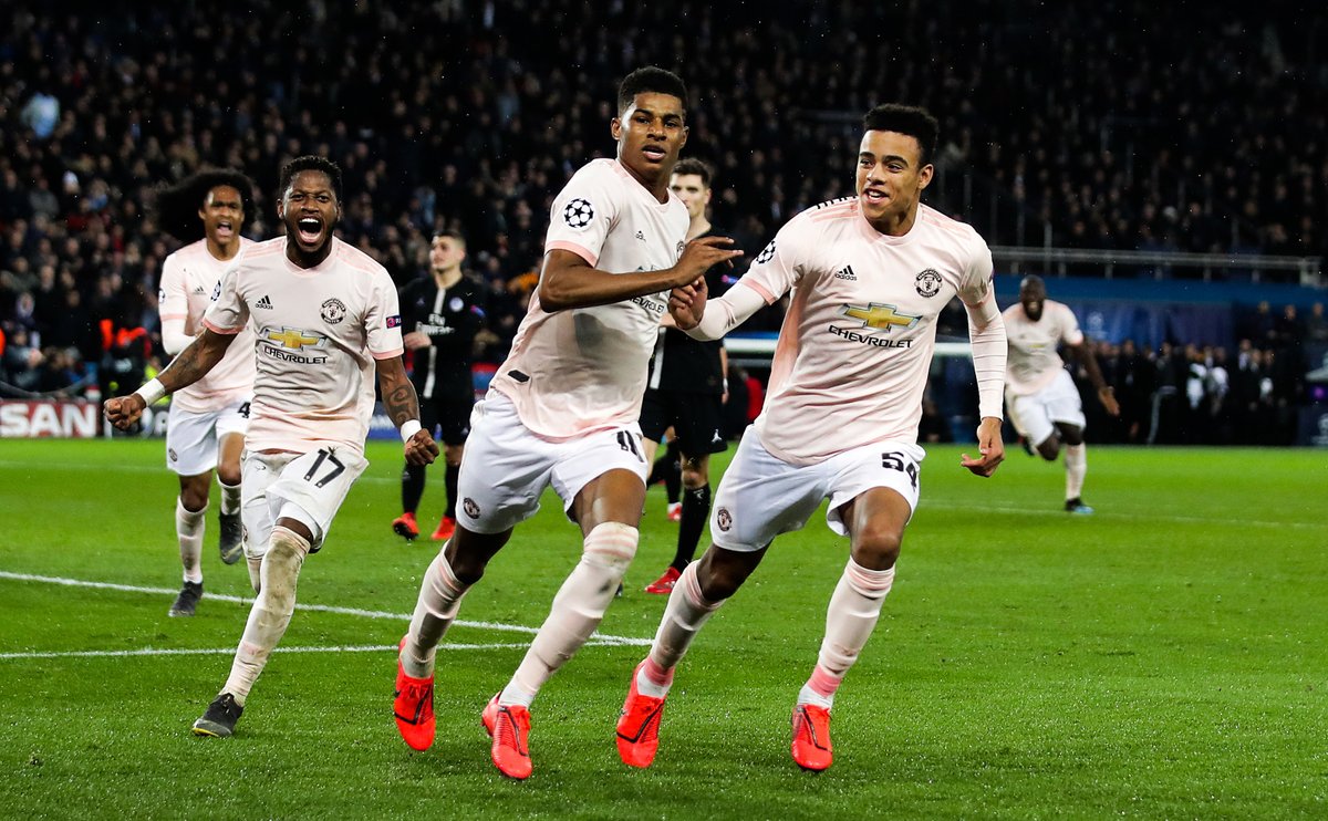 ActuFoot_'s tweet photo. Il y a 3 ans jour pour jour, Manchester United faisait son come-back au Parc en s'imposant 3-1 après une défaite 0-2 à l'aller. https://t.co/DPcSqu9E4m