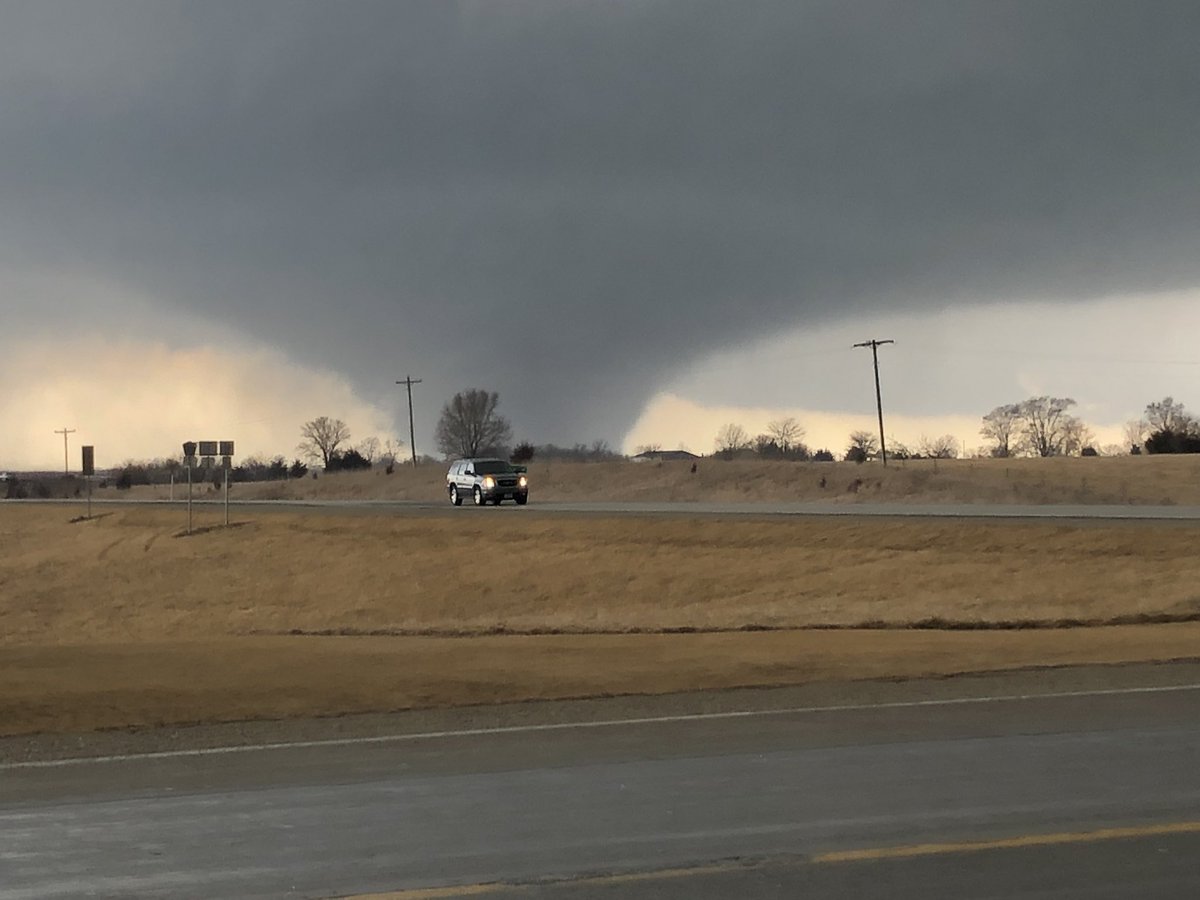 rogerriley's tweet photo. Tornado SW Winterset @NWSDesMoines @WHOWeather I 1 https://t.co/uQhtVYGsO0