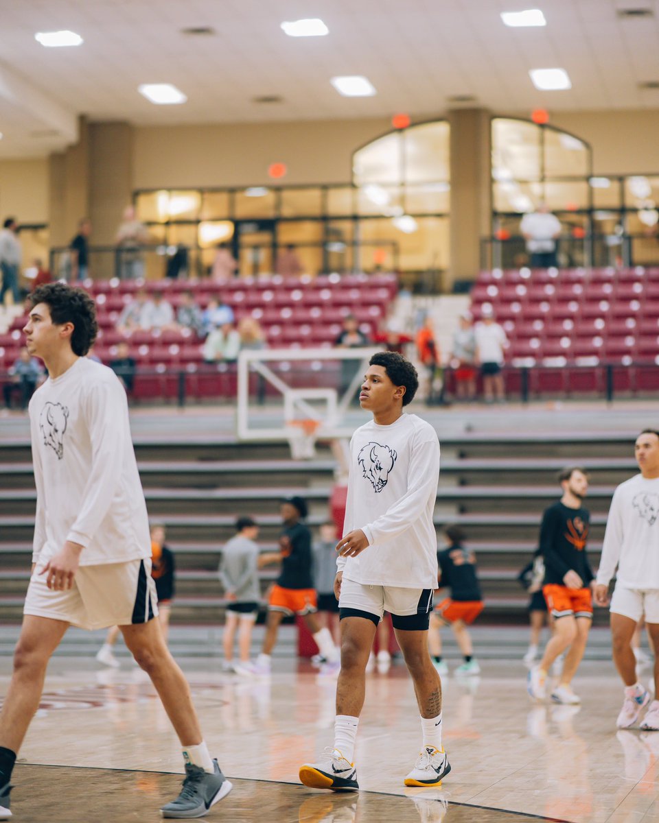 TeHoliman's tweet photo. Never thought it would’ve ended like this but man what a ride I love each and everyone one of you that supported me especially @FutureStars_Ok @angiemaeholiman @AdonisHoliman @Jaydaballislife thank y’all and to my teammates each and every single one of you I love y’all #5out https://t.co/6HcKdxL5wd