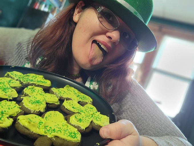 Clover cookies! Maid Momma Suki made them 😘 https://t.co/yddFyYudsL<a href="/tag/mvsales"class="tags"><span>#mvsales</span></a>