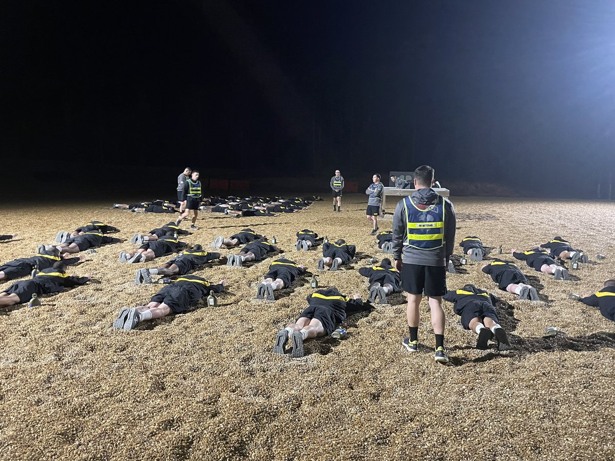 Troop2nd's tweet photo. They say make your bed every day so you know you’ve accomplished one thing at the start of your day. On Saturday, these trainees made their beds and do what every Soldier does every morning, physical fitness training.
#19DOSUT
#intheshadows
#lionscoverthefront https://t.co/xnibP1vZFB