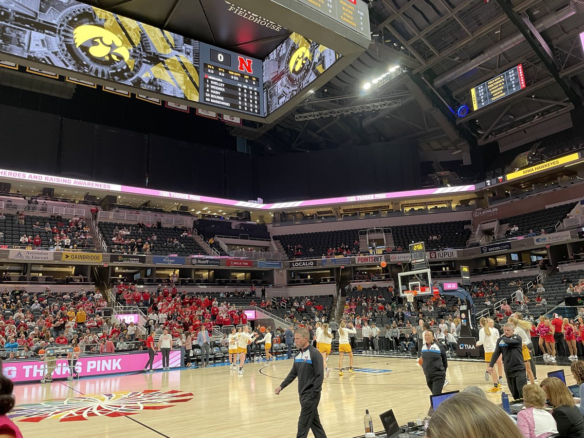 naomiggoldberg's tweet image. If it can’t be @umichwbball, I’ll root for the amazing Clark. #Row1 #B1GWBBall