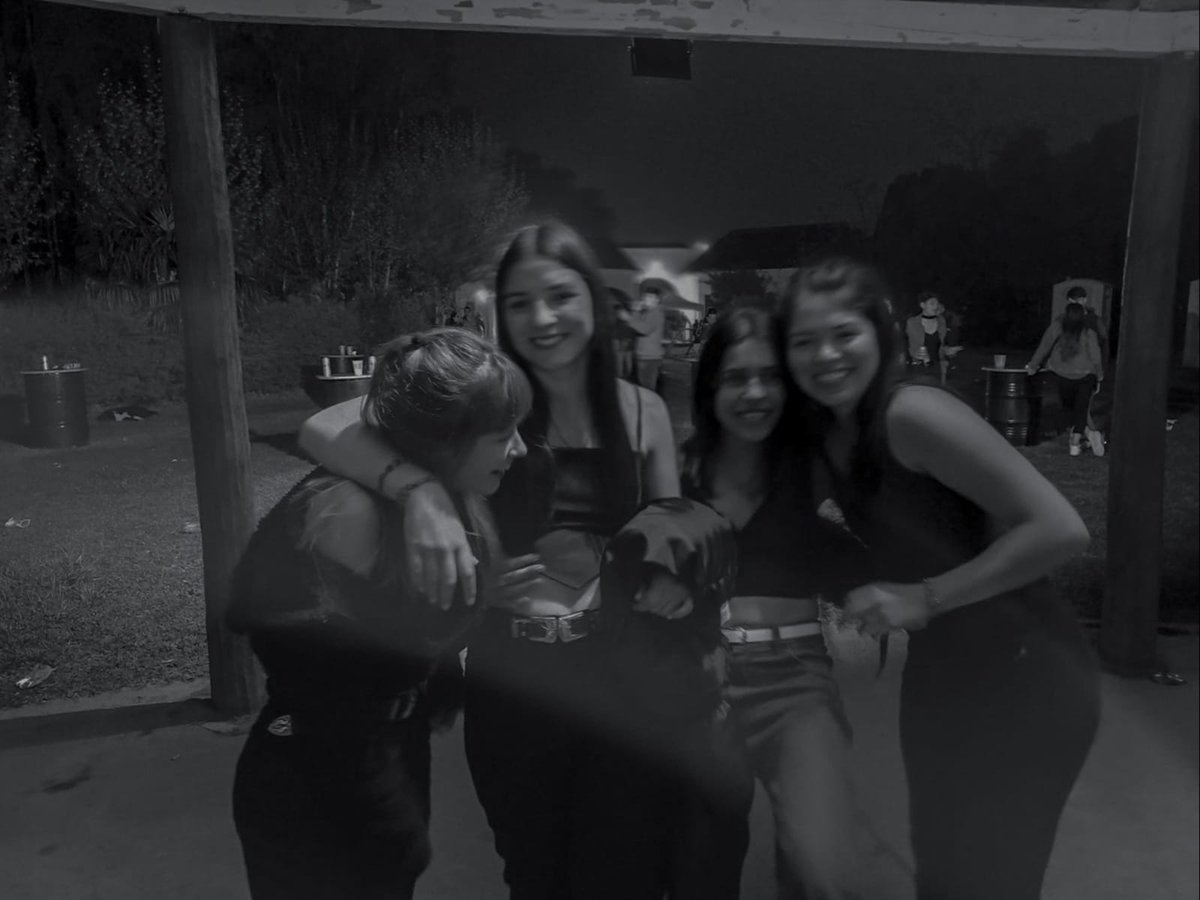 Y ahora es cuando te das cuenta q las q siempre quedan son ellas, mis amigas de hace 8 años, ojalá nunca me falten❤‍🩹