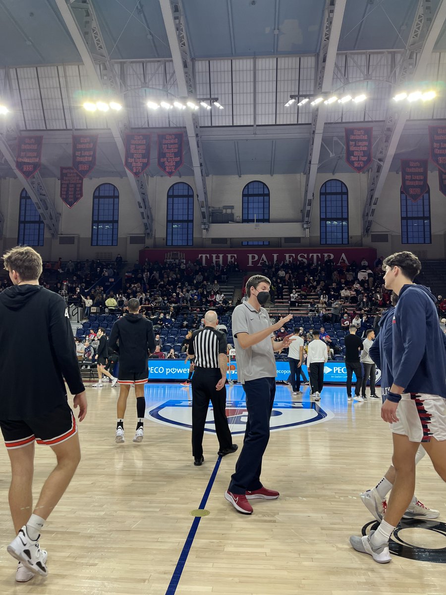 SnyderManning's tweet photo. Here at the Palestra for @PennMBB's last regular-season game against @PrincetonMBB. Senior Night for the Quakers. Both teams will be playing in next weekend's Ivy League tournament. https://t.co/oc4CUS0zWr