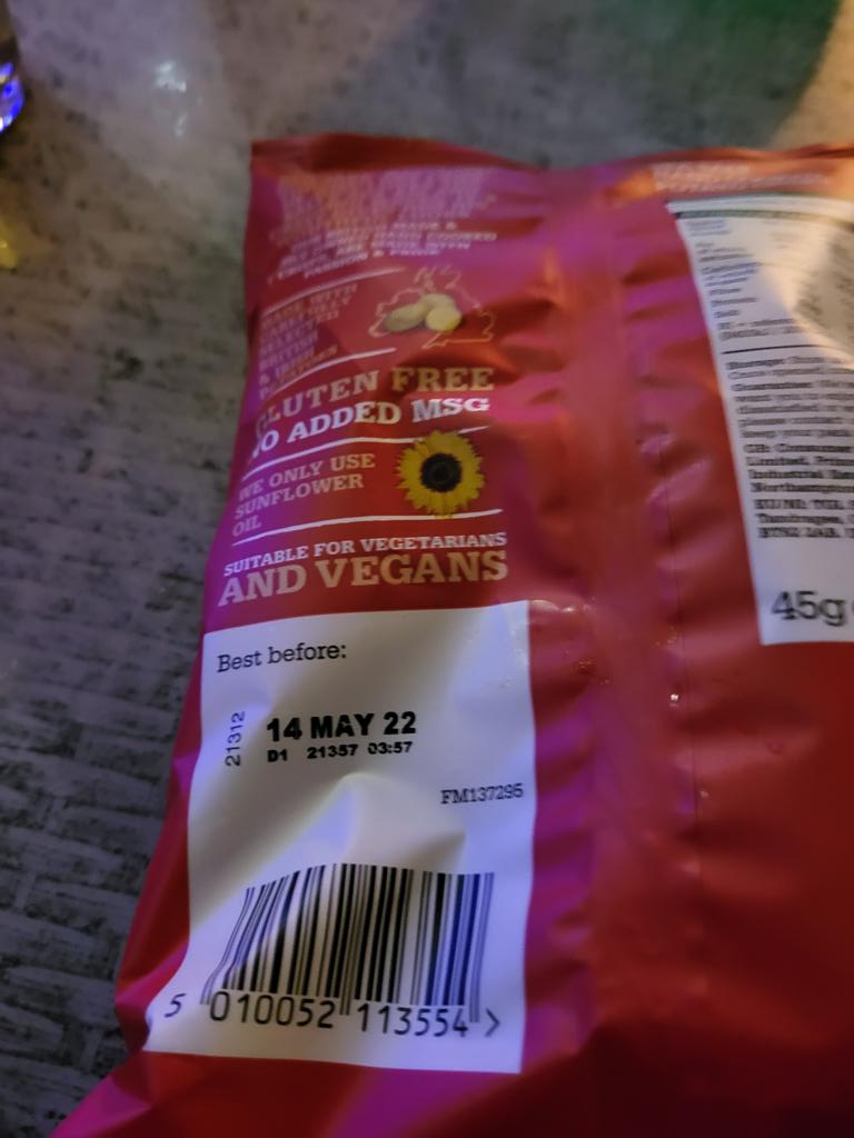 benwevans1's tweet photo. I cannot get over the fact that ALL crisp packets expiry dates are on a Saturday! #crisps #checkyourpackets https://t.co/y46PcYmdga