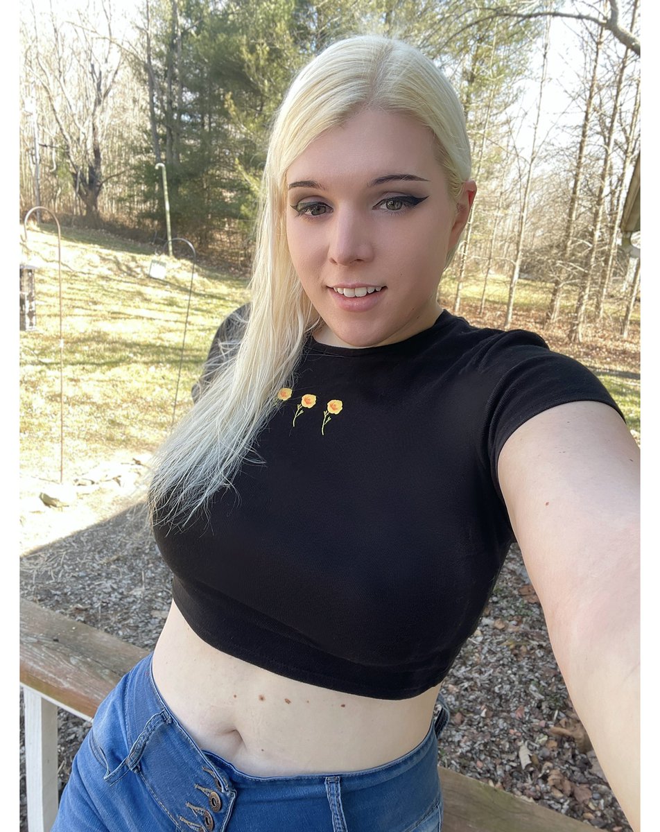 alsoamandarae's tweet photo. warm enough to stop wearing so much clothes 😍 https://t.co/Ch1GYlw339