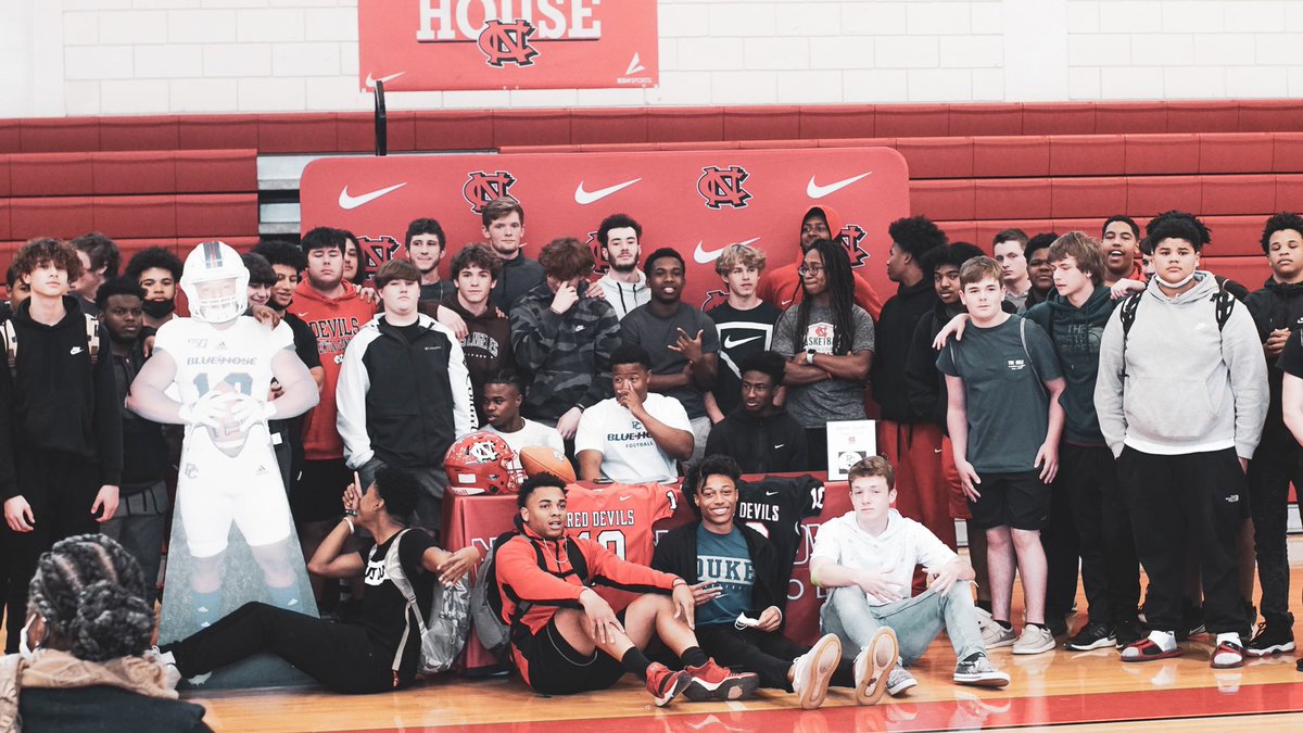 Xaysco's tweet photo. Wow where do I even start. Thank you to everybody who showed up to support my signing on yesterday. I appreciate everyone who has poured into me to be the young man I am today. It’s been an honor wearing that Red, Black, & White for 4 years🏈.10 out✌🏾💔 #Big🔟#NC2SC💙✈️#D1Bound🙏🏾 https://t.co/GsWEYV4ZII