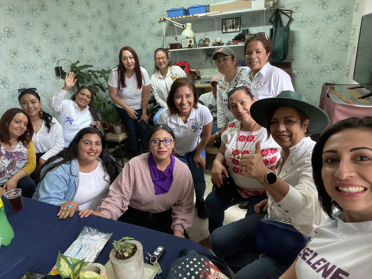 MujeresSc's tweet photo. Las Mariposas @MujeresSc PRESENTES En el Encuentro de Mujeres! @Claudiashein @M_OlgaSCordero @MaluMicher @CarolBArriaga @PartidoMorenaMx @ALEIDAALAVEZ @EvelynSalgadoP https://t.co/sRjY3dNmQo