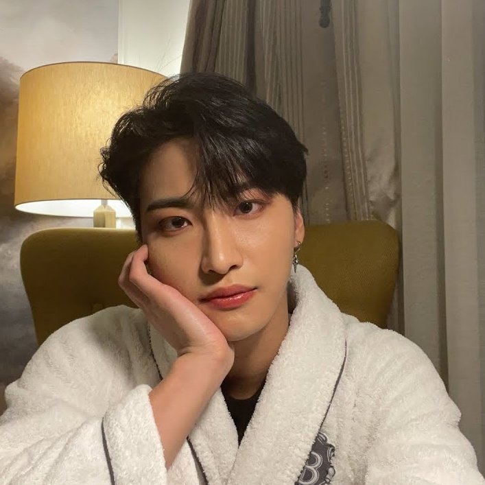 hwasmedia's tweet photo. late night date with park seonghwa https://t.co/JgeApCNkN0