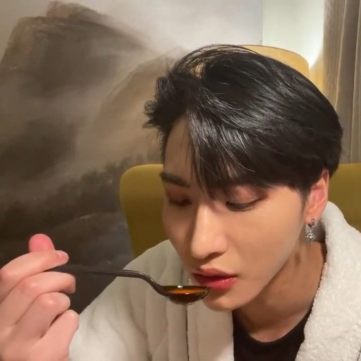 hwasmedia's tweet photo. late night date with park seonghwa https://t.co/JgeApCNkN0