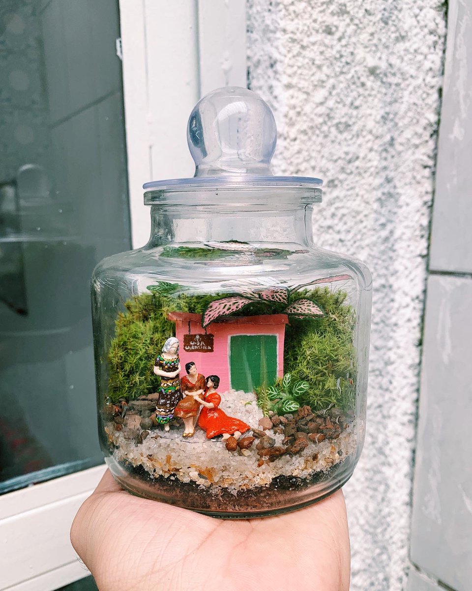 danidoterrarium's tweet image. A foto, o terrario. Miniaturas feitas à mão por mim num processo que durou 3 semanas, gostaru?