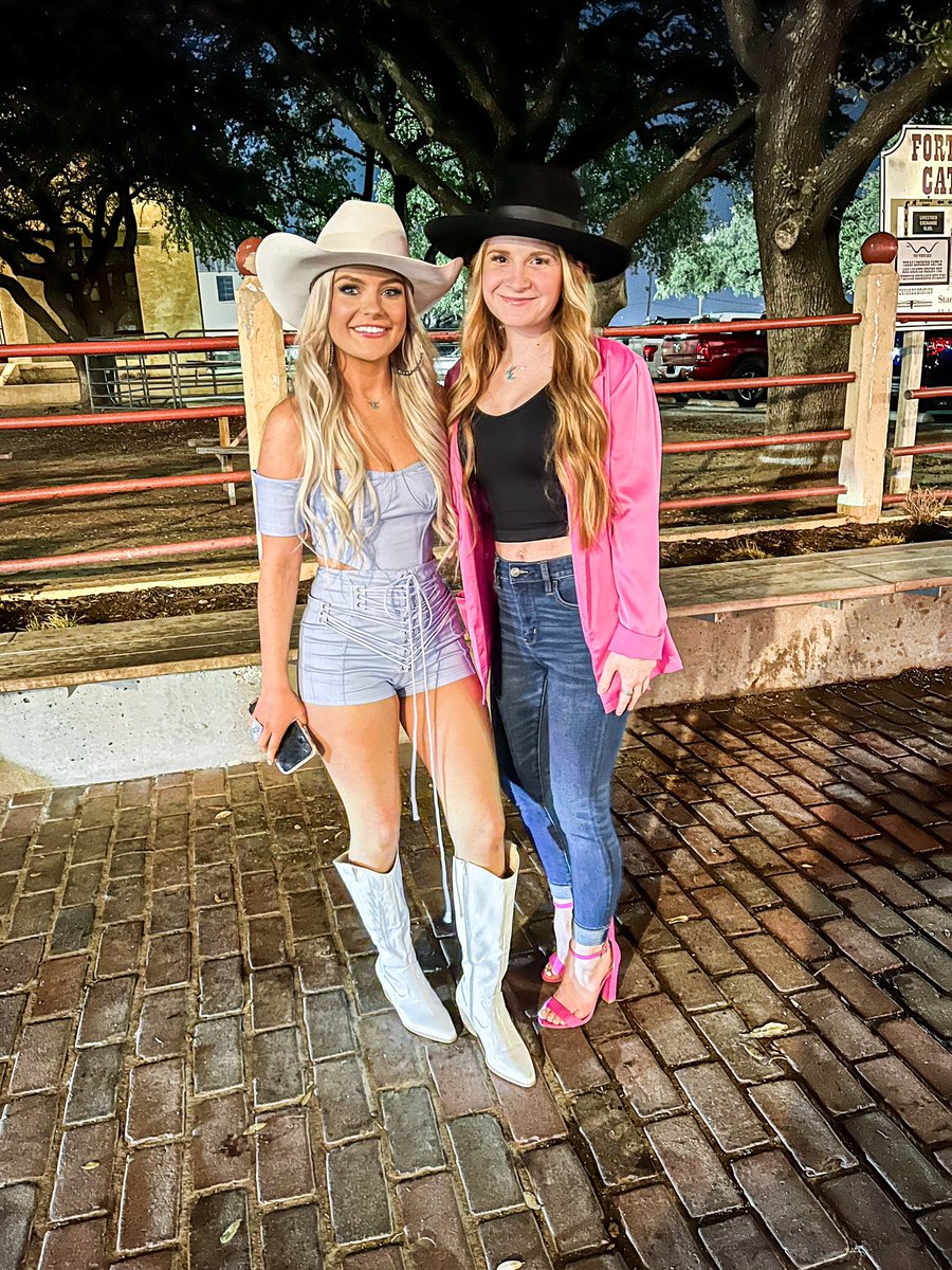 thecaseyturner's tweet photo. THE BUCKLE BUNNY QUEEN 🐰👑so good to see you sassy! @taylorrousseauu https://t.co/HW1djUdHof