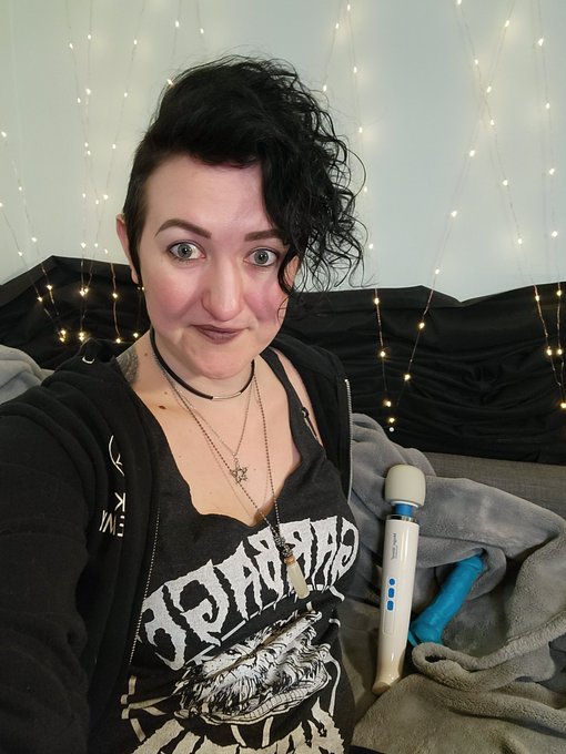 What do you mean I have stuff in the background? https://t.co/HXmPyK0u0B for an amazing playlist and<a href="/tag/bluemonday"class="tags"><span>#bluemonday</span></a><a href="/tag/smcontest"class="tags"><span>#smcontest</span></a>