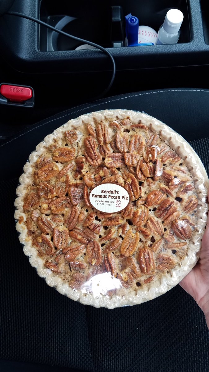 jessaC's tweet photo. Read online a few years ago about a pecan pie vending machine located outside of Austin (kinda out near the airport). Was in the area today, and had to stop by... #ItsStillThere #WillStopForPie #PieOnDemand https://t.co/xpefcjseLY