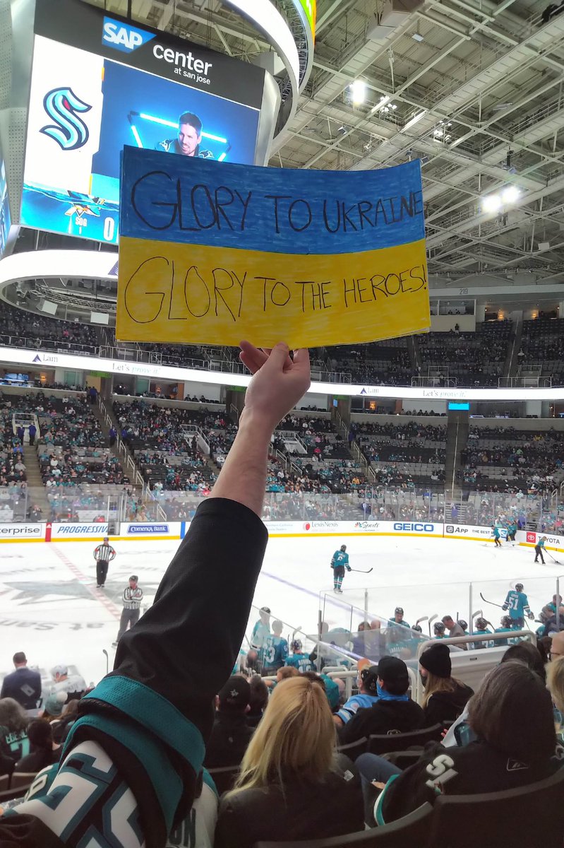 TheBrianCunniff's tweet photo. @SanJoseSharks (Flag that was raised at the top of 102) @sharkvoice https://t.co/EZKGtpgeZ9