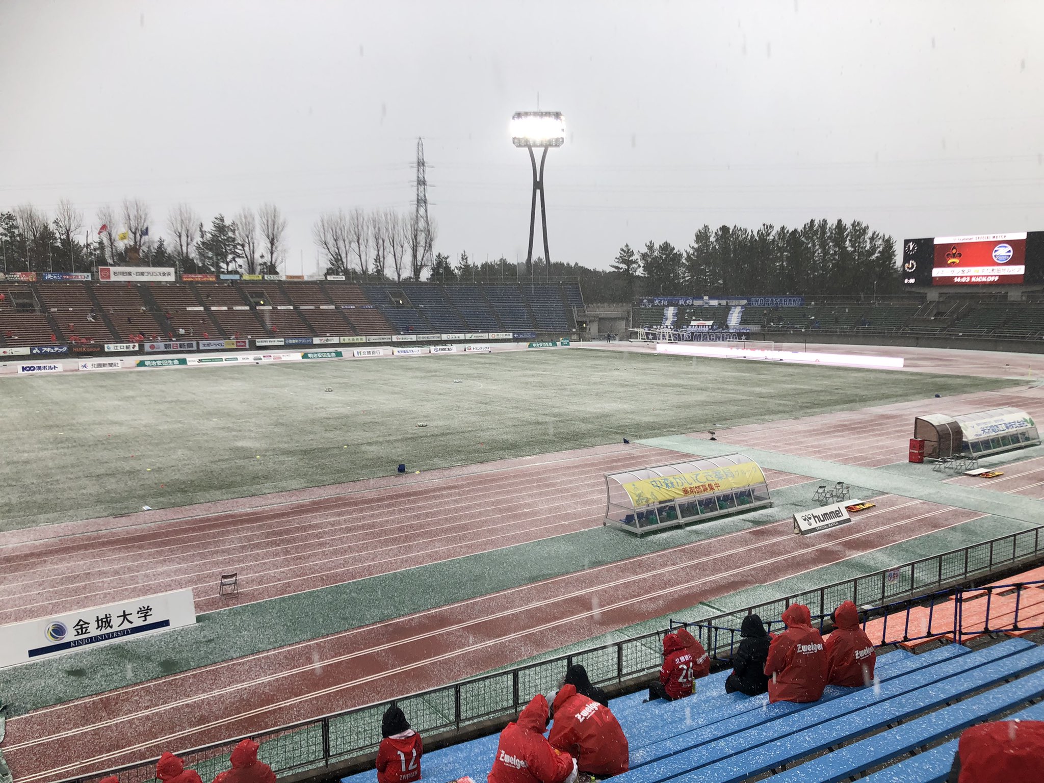 まーしゃん 今のスタジアムはこんな感じ セリエaのどこぞのスタジアムみたいになっております ツエーゲン金沢 T Co Jpf8eoxfhq Twitter