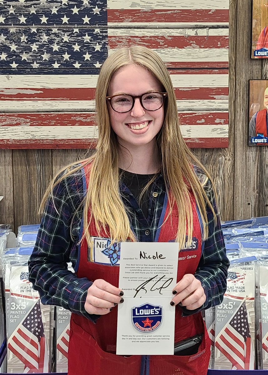 Ray10Ward's tweet photo. What a great day team we have at 415. These 3 ladies jumped in to help without question. No loader, no problem. Huge shout out to Nicole on her first ever servicestar!! #R7strong #D873Pride #Team0415 @AdamReece1839 @JHoffmann2207 https://t.co/FLrGqm6hTb